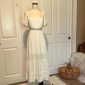 Worn by Ana in a size Large EUC